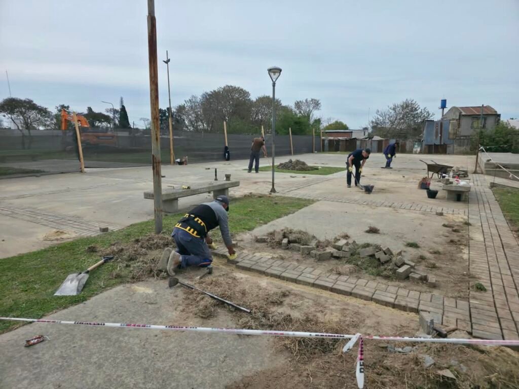 Comenzaron las obras de remodelación de la plaza del CIC de Zárate, donde se proyecta una nueva Plaza Inclusiva.