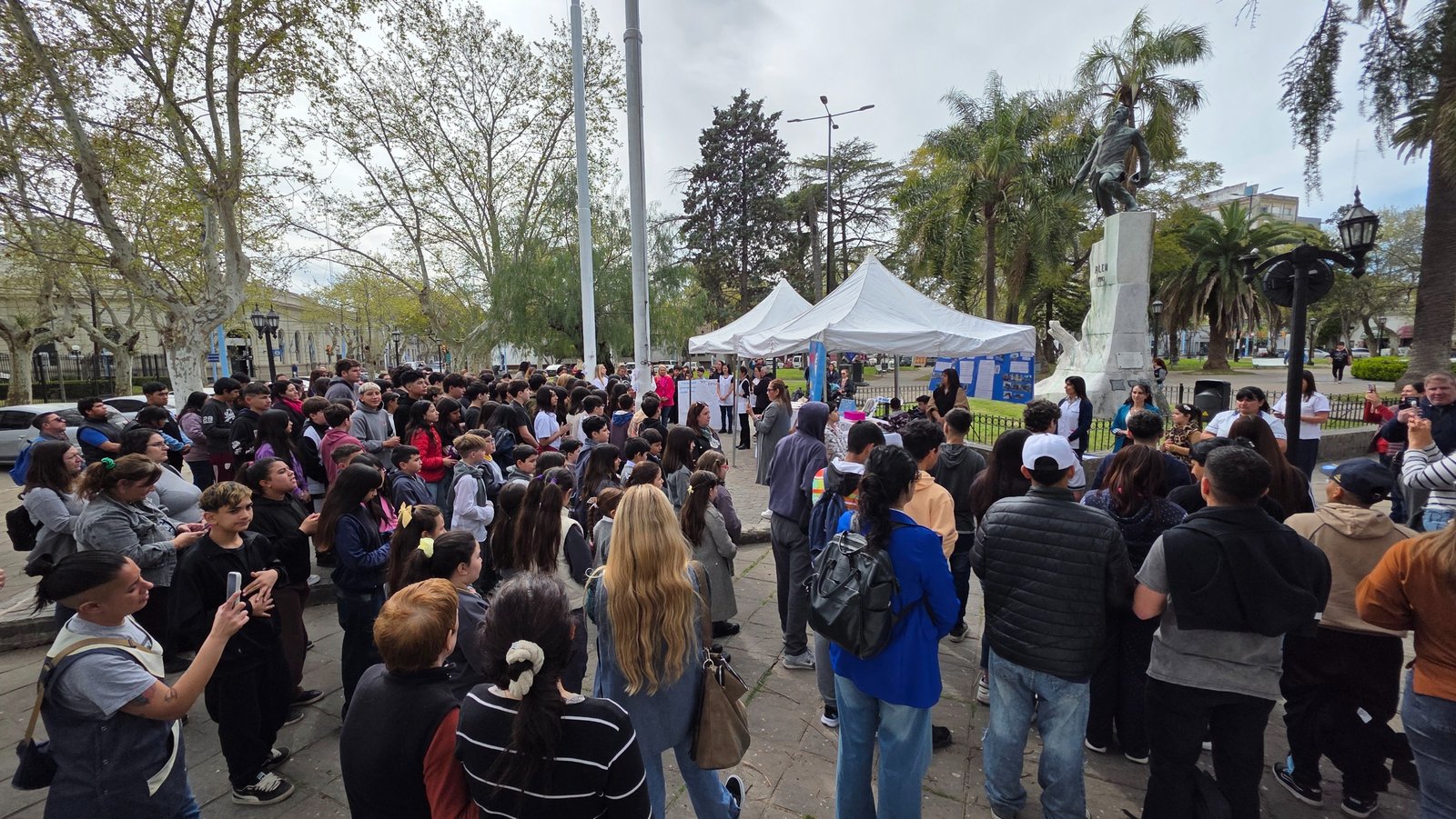Jornada por el Día Nacional de las Personas Sordas en Plaza Mitre de Zárate