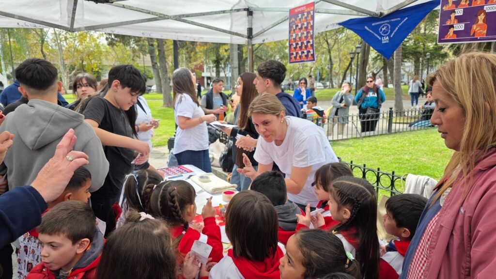 Jornada por el Día Nacional de las Personas Sordas realizada en Plaza Mitre de Zárate