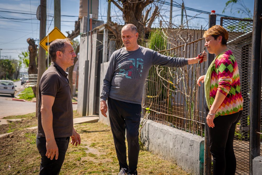 Trabajos de conexión cloacal domiciliaria en el barrio Las Campanas de Campana