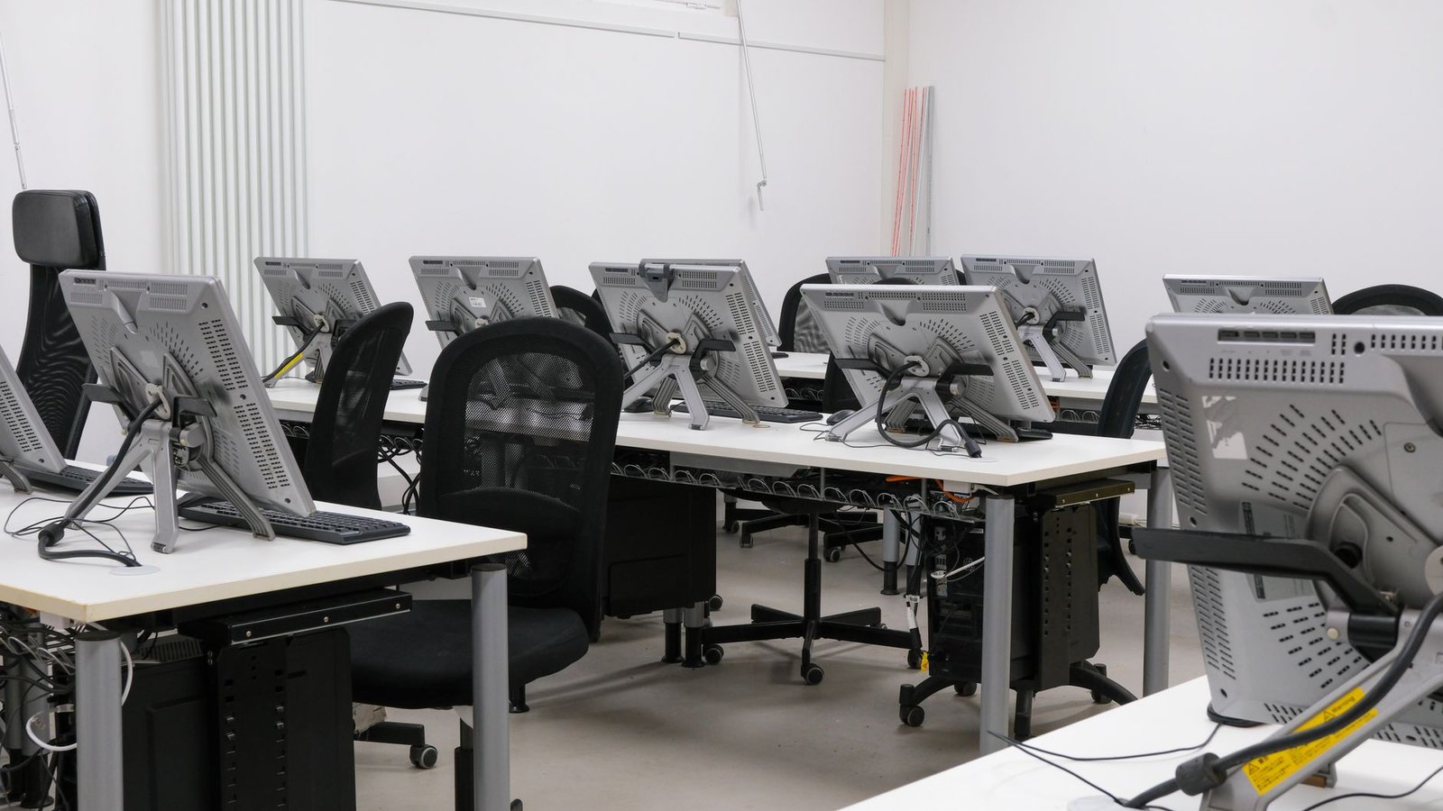 Aula de informática vacía, imagen ilustrativa del proyecto de polo tecnológico; no corresponde al CGC de Zárate