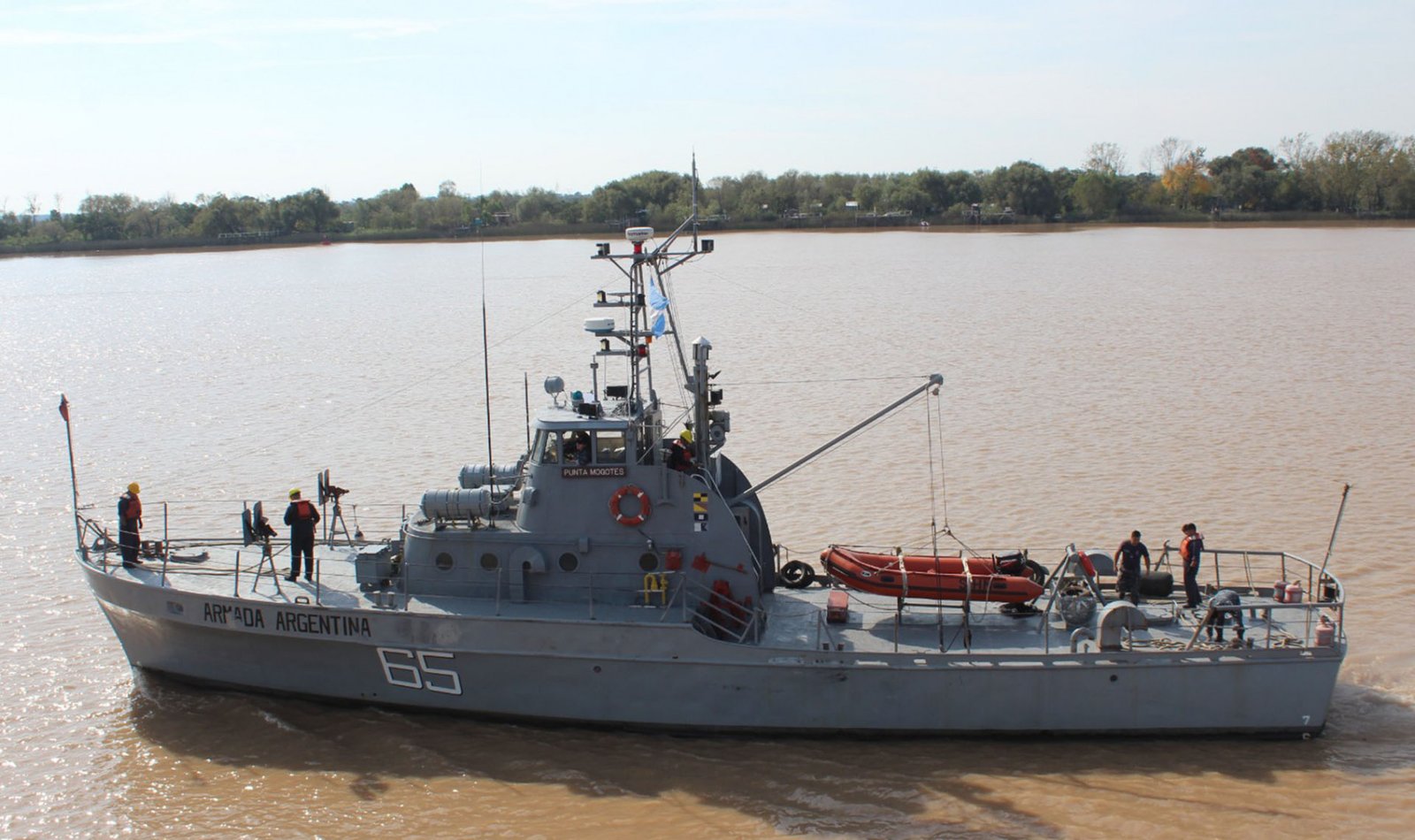 Lancha patrullera ARA Punta Mogotes navegando. Fotografía de archivo difundida por la Armada el 6 de octubre de 2026, sin fecha de toma informada.