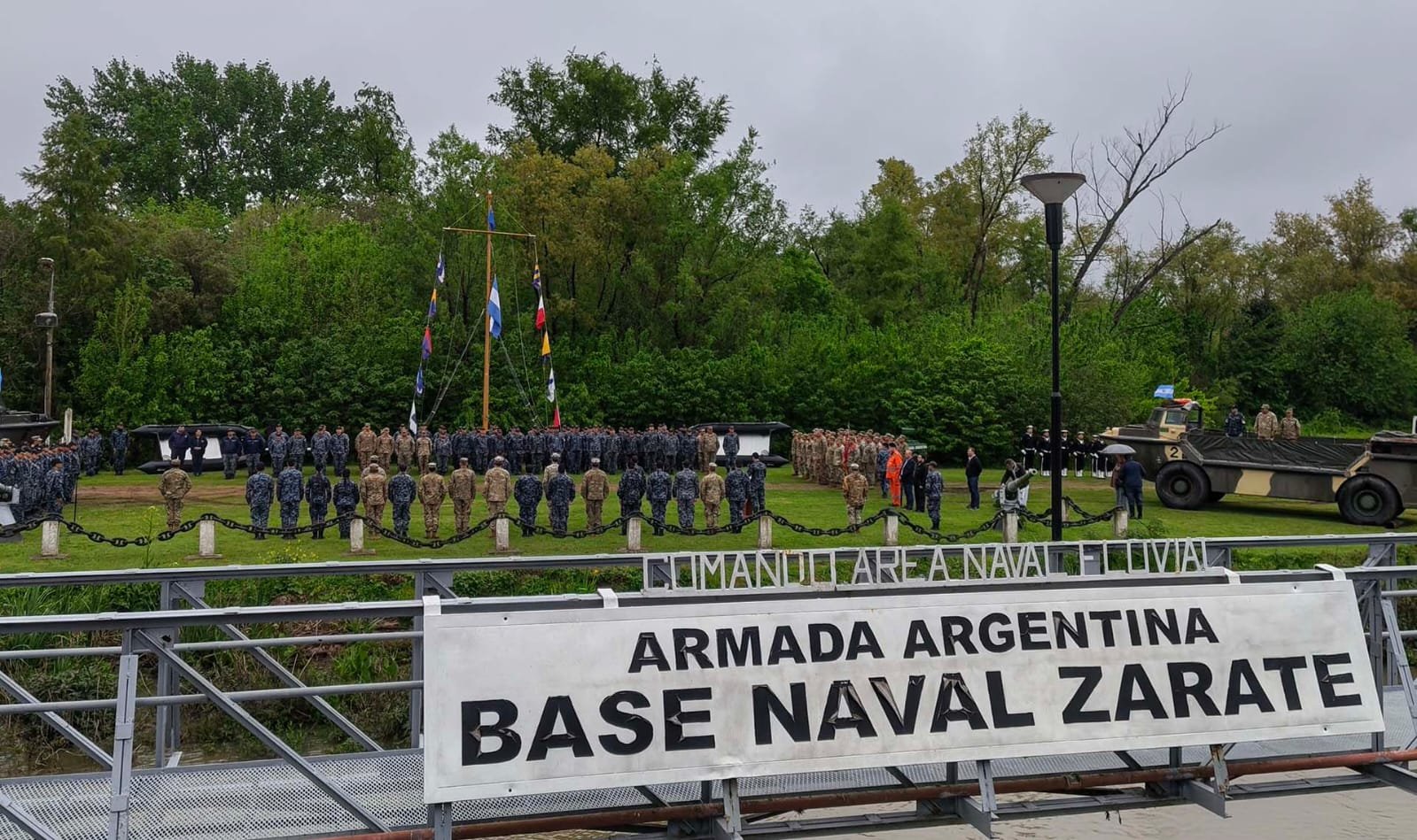 Formación de personal militar durante la ceremonia en la Base Naval Zárate.